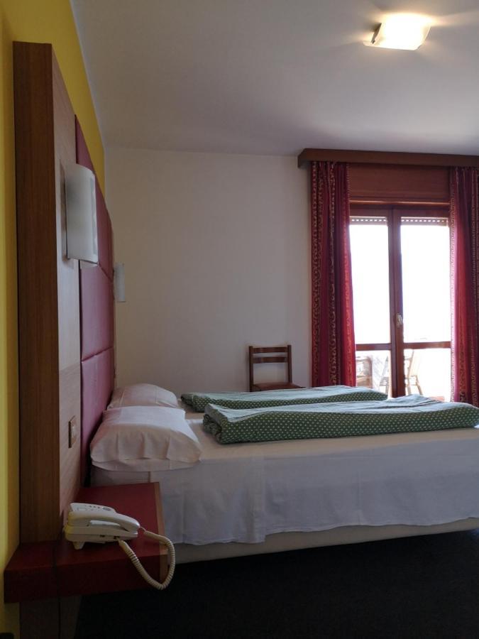 Hotel Alpi Malcesine Exterior photo
