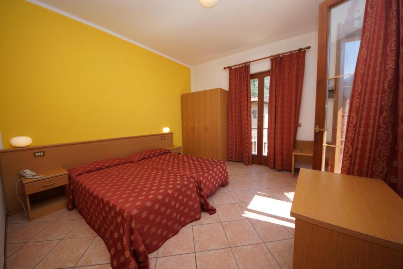 Hotel Alpi Malcesine Exterior photo